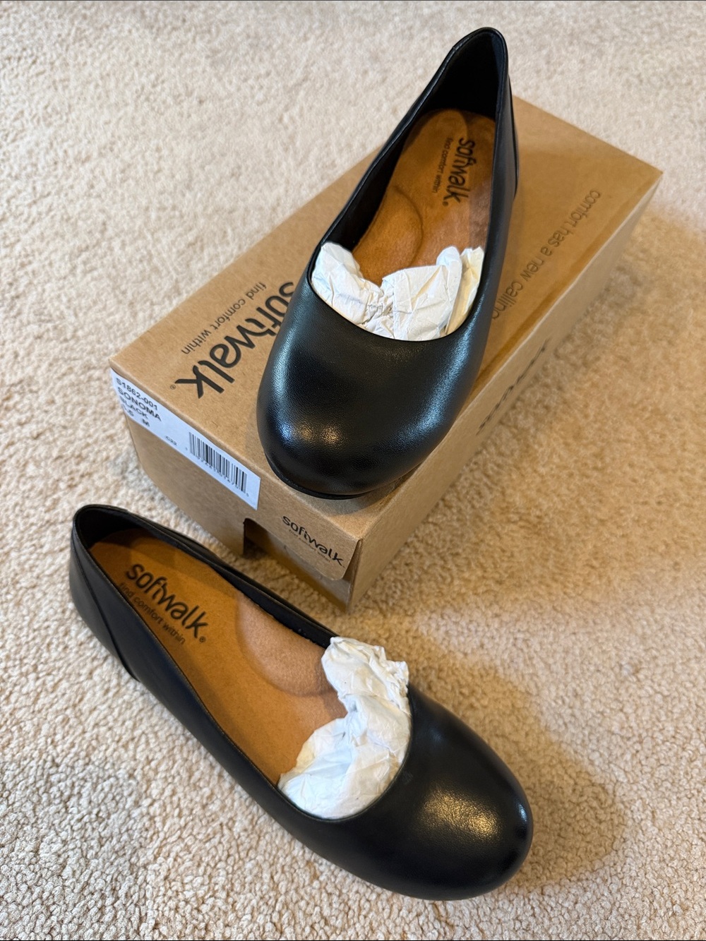 SoftWalk Black Women's Round-Toe Ballet Flats